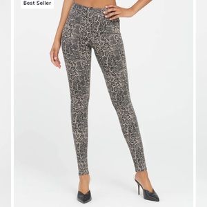 Spanx Snakeskin Legging Size L